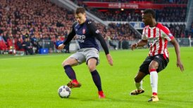 Twente de Cristián Cuevas sucumbió en los descuentos ante PSV en la liga holandesa