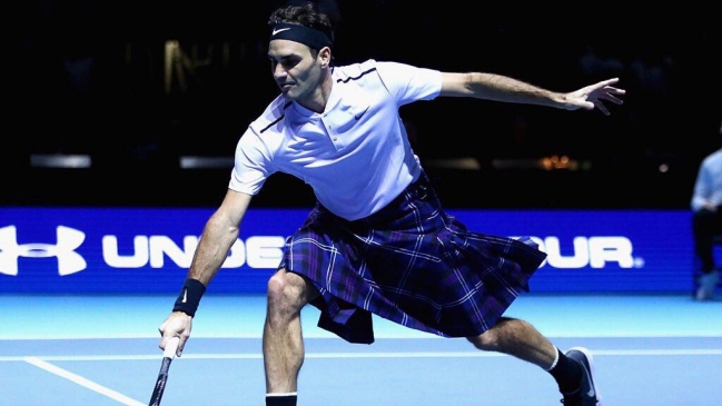 Roger Federer superó a Andy Murray en una particular exhibición jugada en Escocia