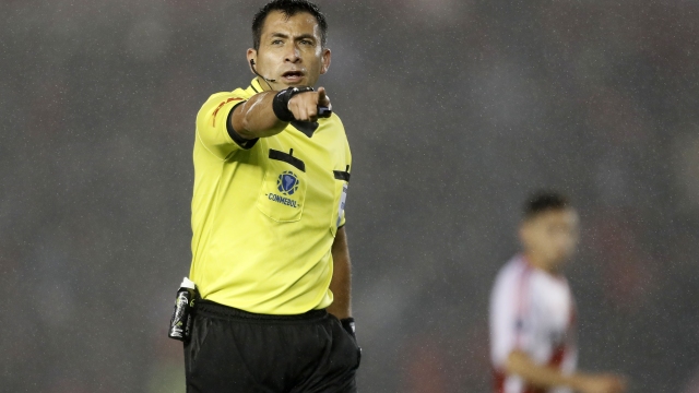 Julio Bascuñán arbitrará la final de ida de la Copa Libertadores