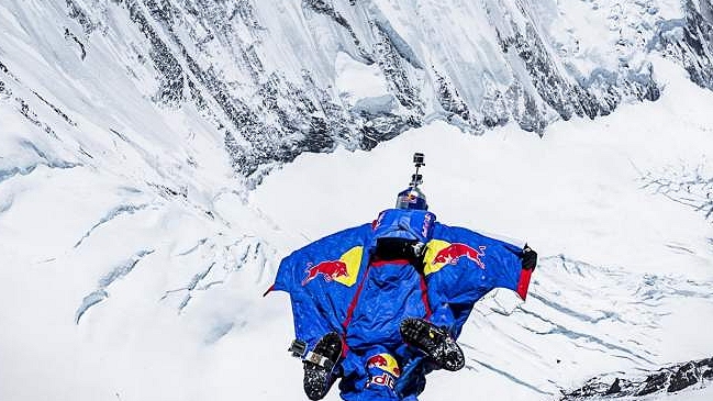Legendario deportista de Red Bull murió tras lanzarse desde monte del Himalaya