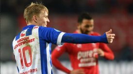 Cristián Cuevas sufrió en cancha dolorosa derrota de Twente como local en la liga holandesa