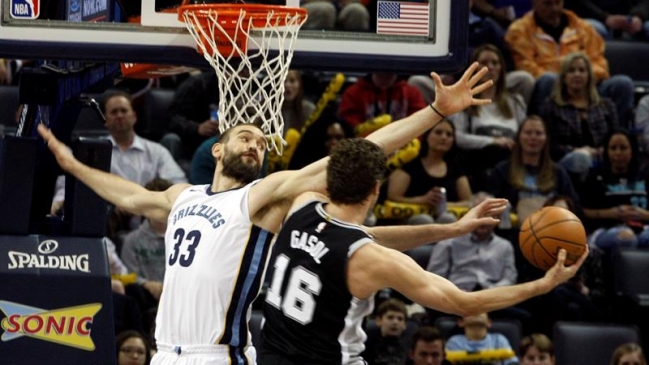 San Antonio Spurs volvió a golpear a un Memphis Grizzlies que no levanta cabeza
