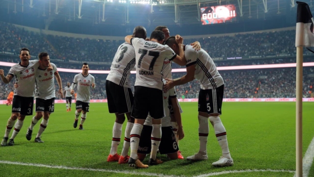 Gary Medel jugó en valiosa victoria de Besiktas en el clásico ante Galatasaray