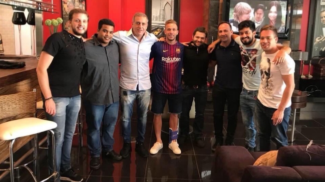 Gremio demandará a Barcelona ante la FIFA por polémica foto de volante Arthur con la camiseta azulgrana