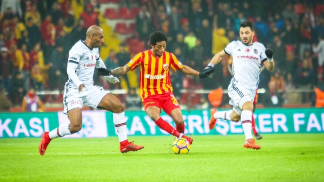 Kayserispor y Besiktas repartieron puntos en choque de chilenos en Turquía