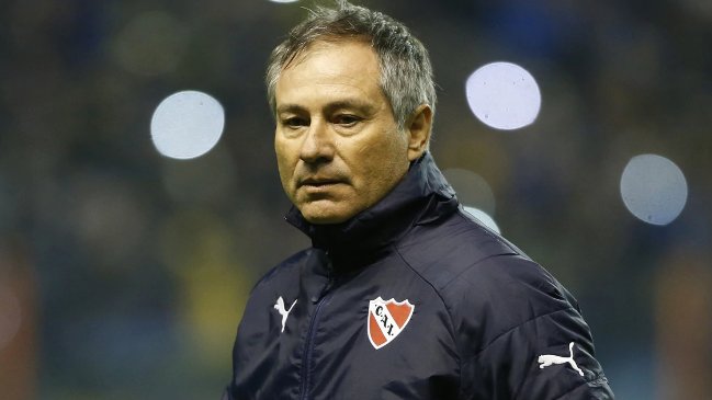 Presidente de Independiente cree que Ariel Holan no se marchará del equipo
