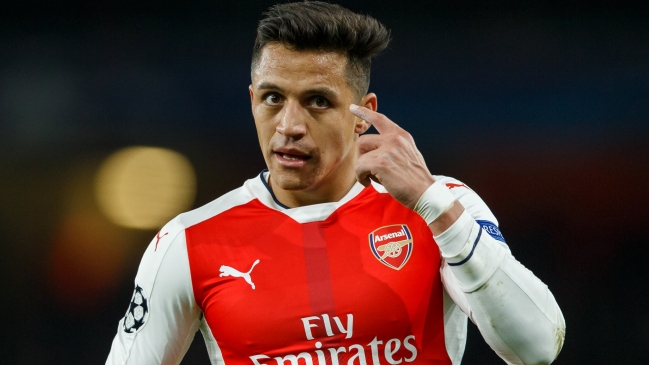 Prensa inglesa asegura que plantel de Arsenal está molesto con Alexis