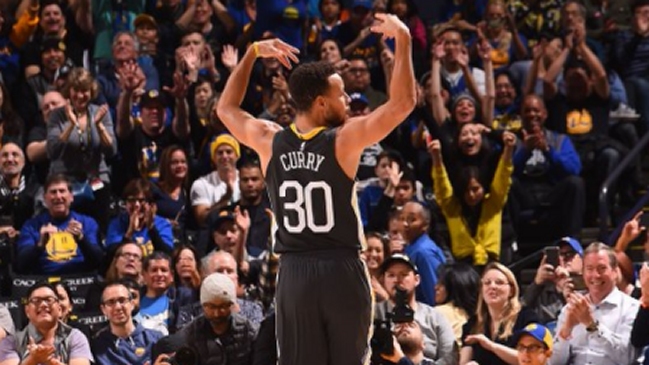Stephen Curry tuvo regreso triunfal en Golden State Warriors ante Memphis Grizzlies