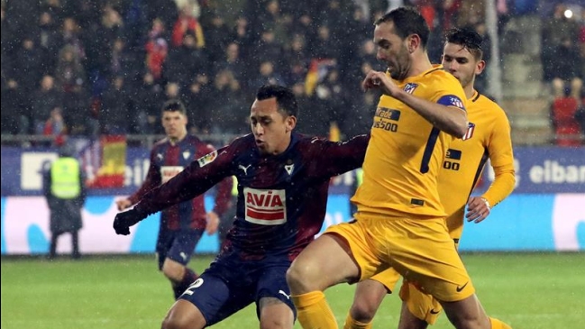 Fabián Orellana jugó el segundo tiempo en la derrota de Eibar ante Atlético Madrid