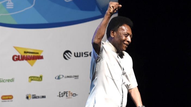 Pelé participó en lanzamiento de torneo carioca ayudado de un andador