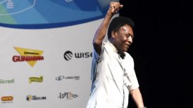 Pelé participó en lanzamiento de torneo carioca ayudado de un andador