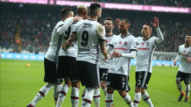 Besiktas de Gary Medel logró demoledora victoria sobre Karabukspor en Turquía