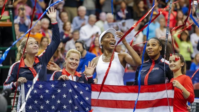 Venus Williams selló el paso de Estados Unidos a semifinales de la Copa Federación