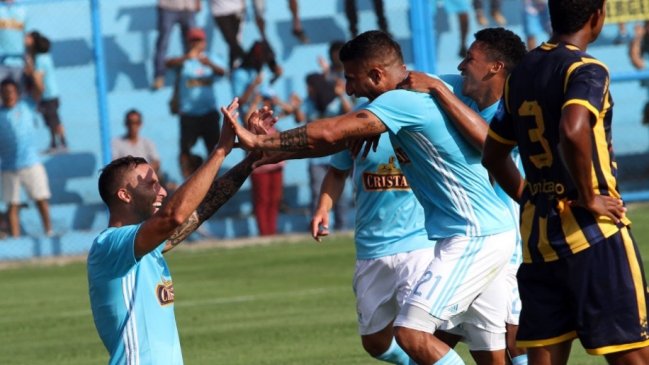 Mario Salas debutó en la liga peruana con goleada de Sporting Cristal