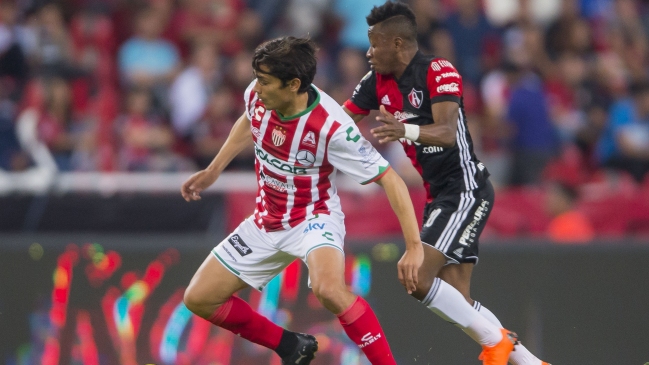 Necaxa salvó un empate ante Atlas en un duelo entre equipos de chilenos