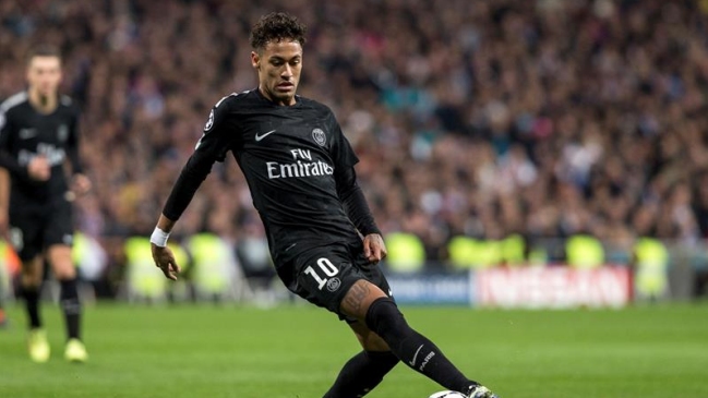 Padre de Neymar calificó de "buitres" a los críticos de su hijo