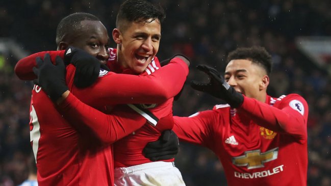 Alexis brilló con una asistencia en victoria que instaló a Manchester United en los cuartos de la FA Cup