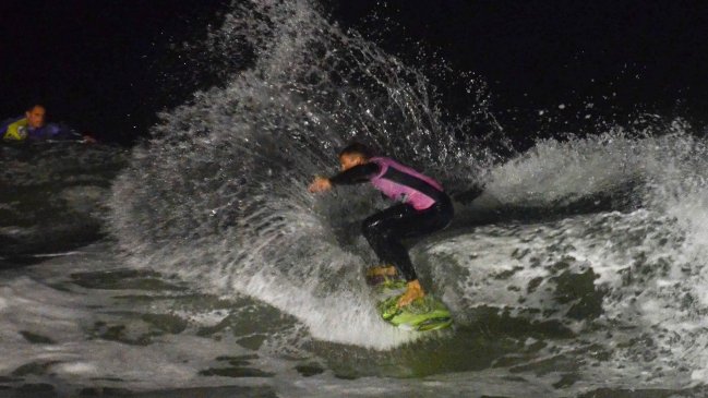 El "Duende" Cross ganó la segunda fecha de surf nocturno