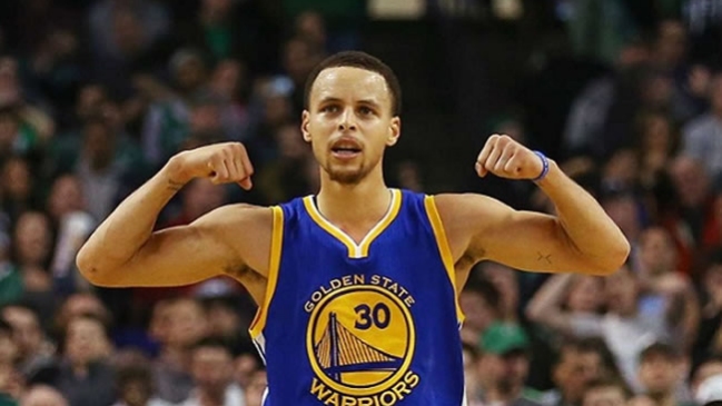 Un lesionado Stephen Curry lideró nuevo triunfo de Golden State Warriors en la NBA