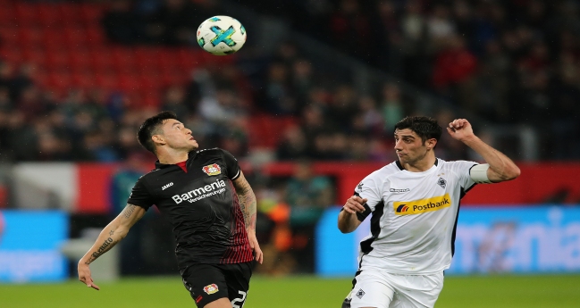 Charles Aránguiz jugó los 90 minutos en triunfo de Bayer Leverkusen