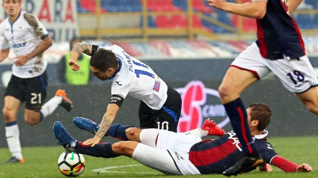 Erick Pulgar sufrió en cancha derrota de Bologna ante Atalanta en la Serie A