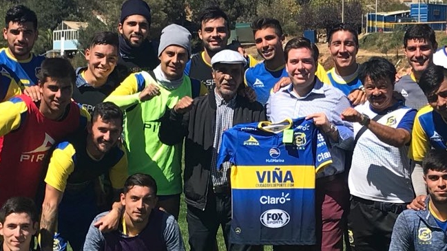 Martín Vargas compartió con el plantel de Everton en Viña del Mar