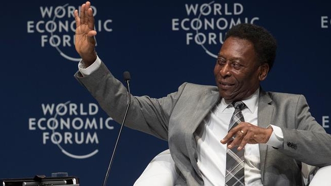 Pelé recibió el premio "Ciudadano Global 2018" en el Foro Económico Mundial