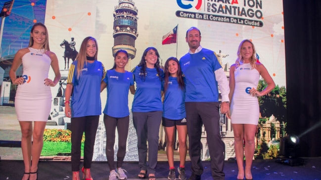 Vestirán de azul: El Maratón de Santiago lanzó su polera oficial para este 2018