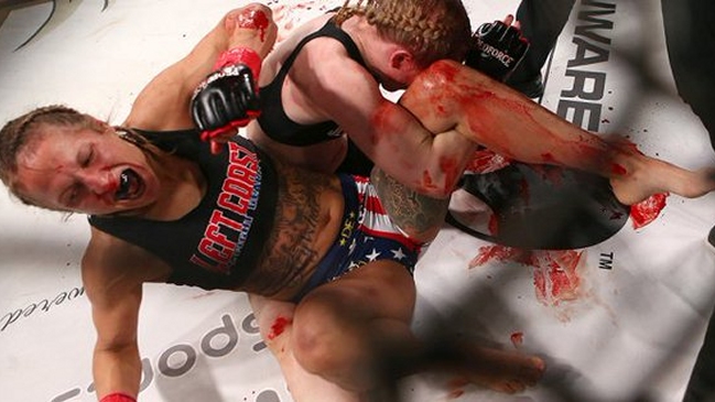 Brutal y sangrienta: Impactante pelea femenina se robó el show en evento de MMA