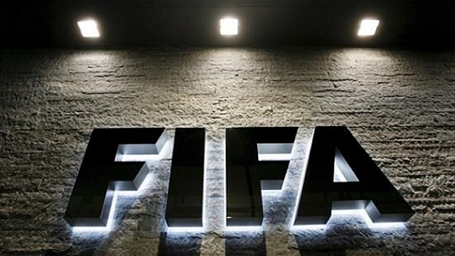Los entrenadores podrán ser amonestados: La FIFA probará tres nuevas reglas