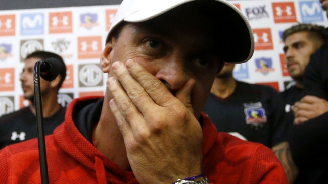 Hinchas de Colo Colo no perdonan a Pablo Guede y piden su salida