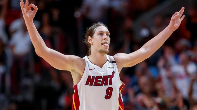 Miami Heat golpeó de visita para igualar la serie ante Philadelphia 76ers en la NBA