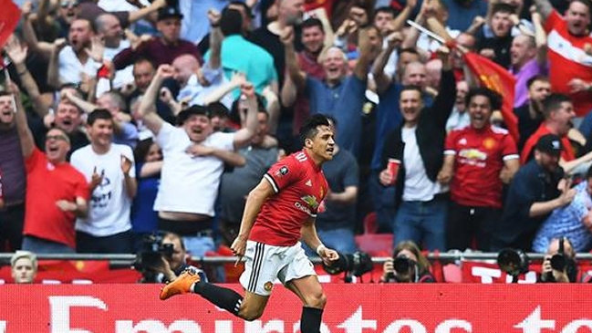 Alexis brilló en triunfo de Manchester United sobre Tottenham para avanzar a la final de la FA Cup