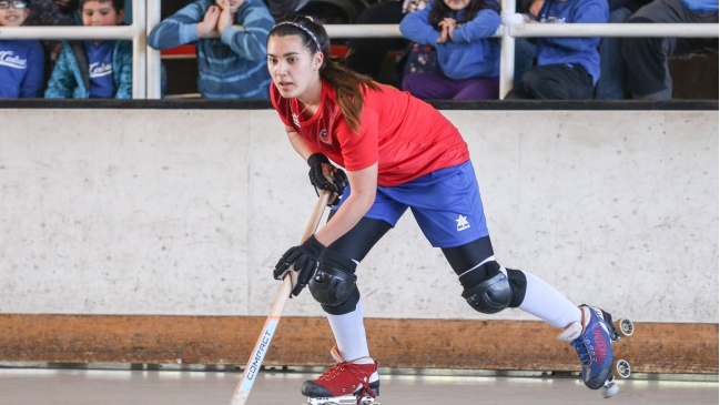 Hockista chilena Catalina Flores superó los 50 goles en España