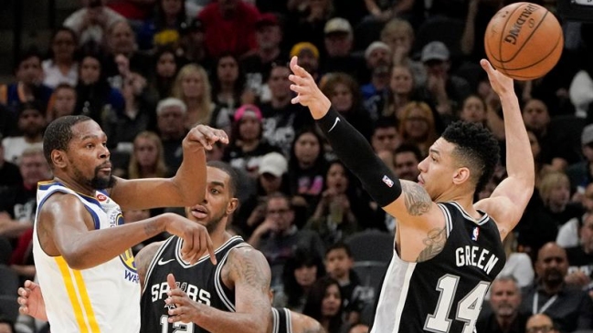 San Antonio Spurs sigue con vida ante Golden State Warriors