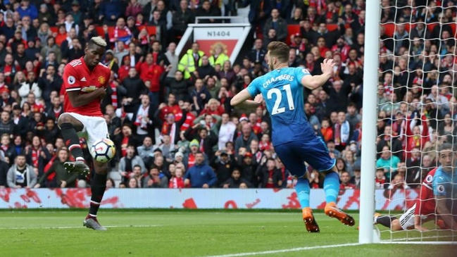 Manchester United de Alexis Sánchez sufrió para vencer en la agonía a Arsenal