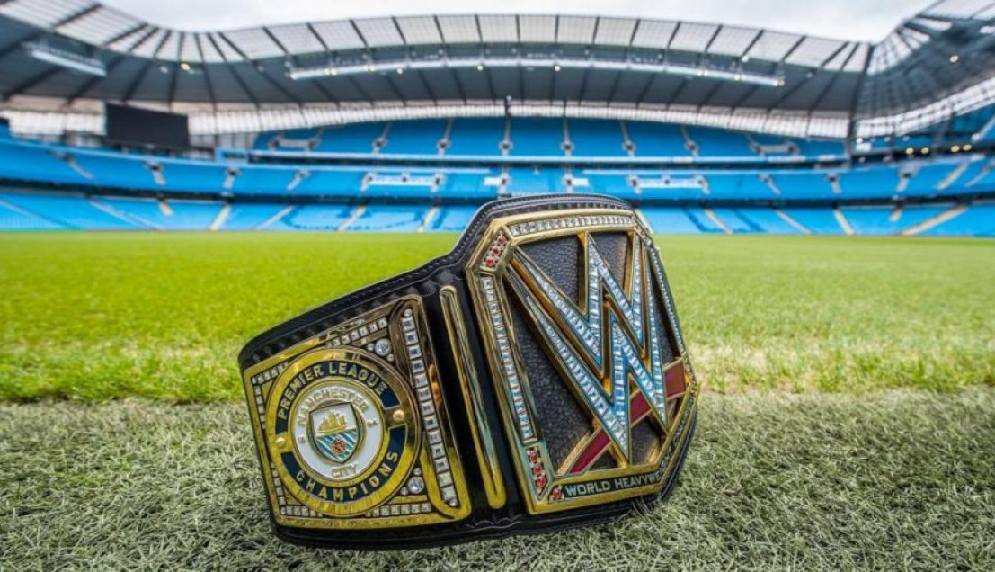 Jugadores de Manchester City, realizaron una sesión de fotos, en la que posaron con el cinturón de título de WWE, personalizado con el club campeón de la Premier League. Jugadores de Manchester City, realizaron una sesión de fotos, en la que posaron con el cinturón de título de WWE, personalizado con el club campeón de la Premier League.