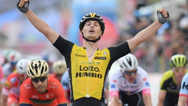 Enrico Battaglin ganó en un espectacular embalaje la quinta etapa del Giro