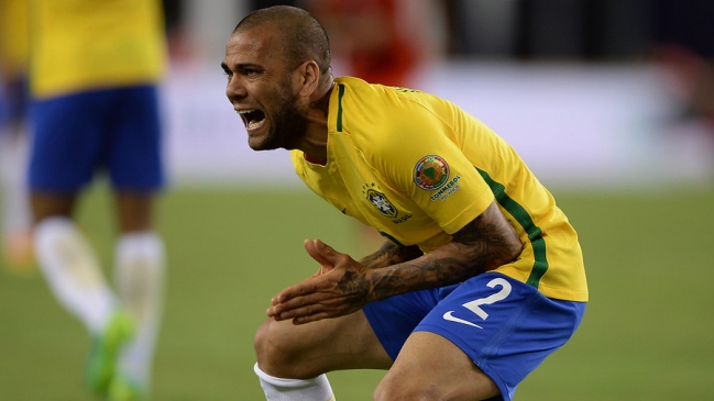 Dani Alves quedó descartado en la selección brasileña para el Mundial por lesión