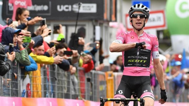 Simon Yates confirmó el liderazgo en el Giro de Italia tras ganar su tercera etapa