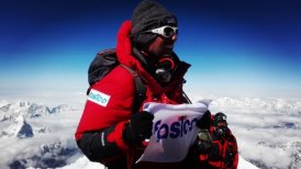Chileno se convirtió en primer latinoamericano en subir el Everest y Lhotse en la misma expedición
