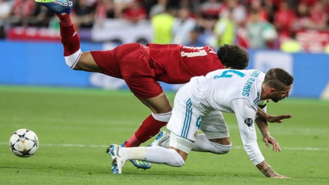Hinchas pidieron que la FIFA y UEFA castiguen a Ramos por lesionar a Salah
