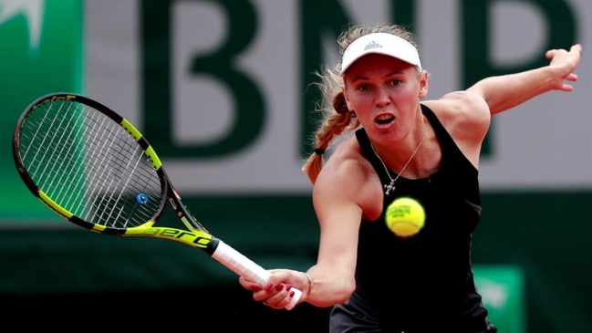 Caroline Wozniacki pasó con autoridad a segunda ronda en Roland Garros
