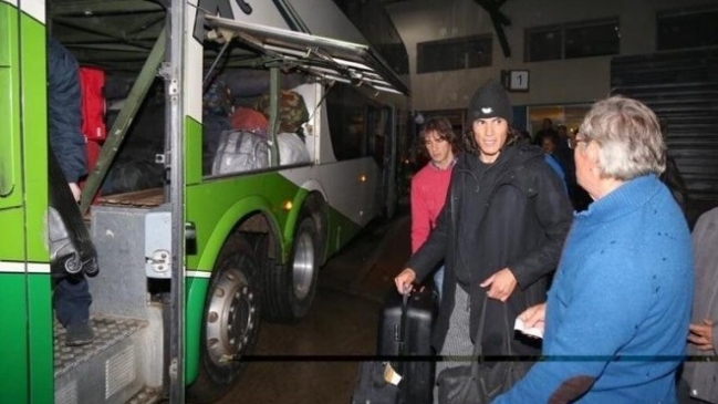 Edinson Cavani viajó en bus para sumarse a la concentración de Uruguay