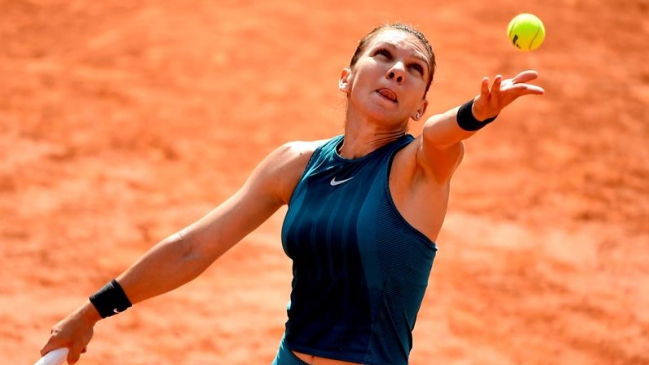 Simona Halep mantuvo su paso arrollador en Roland Garros y clasificó a octavos de final