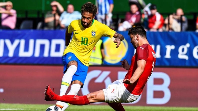 Neymar igualó a Romario como tercer goleador histórico de la selección brasileña