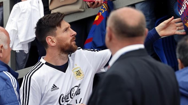 Lionel Messi desató la locura en el primer entrenamiento abierto de Argentina en Rusia