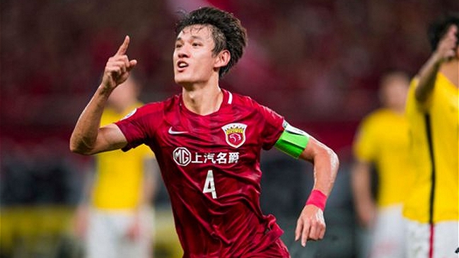 Futbolista chino recibió un año de sanción por utilizar un collar