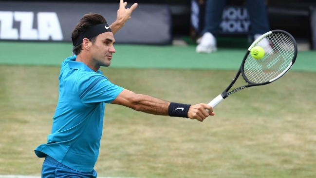 Roger Federer se instaló en la final en Stuttgart y aseguró su regreso al número uno del mundo