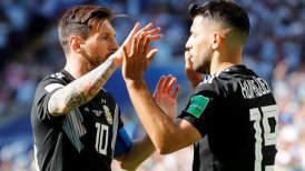 Sergio Agüero apoyó a Lionel Messi tras su penal errado: Es humano, hay que estar con él